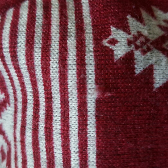 Rue 21 V-Neck Light Weight Long sleeve Shirt - Picture 4 of 4